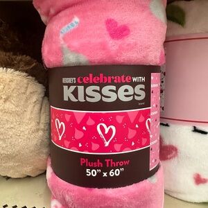 Hershey's Kisses Oversized Plush Throw – Pink "Celebrate with Kisses" Blanket